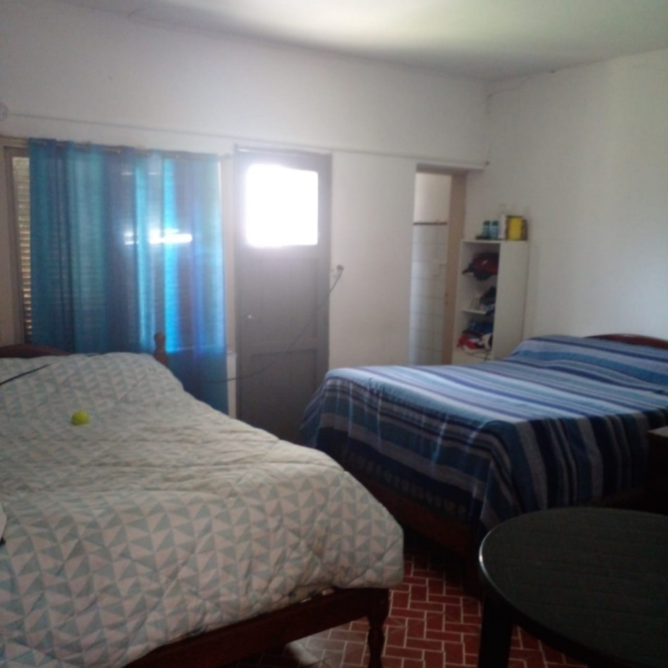 TERRENO CON CONSTRUCCION EN VENTA EN CENTRO DE LA CIUDAD DE COSQUIN. CA185