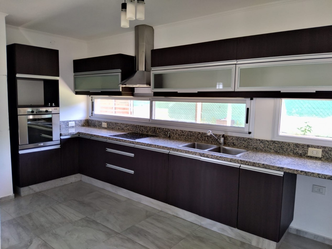 CASA A ESTRENAR EN VENTA EN VILLA PARQUE SIQUIMAN, CORDOBA. CA204 