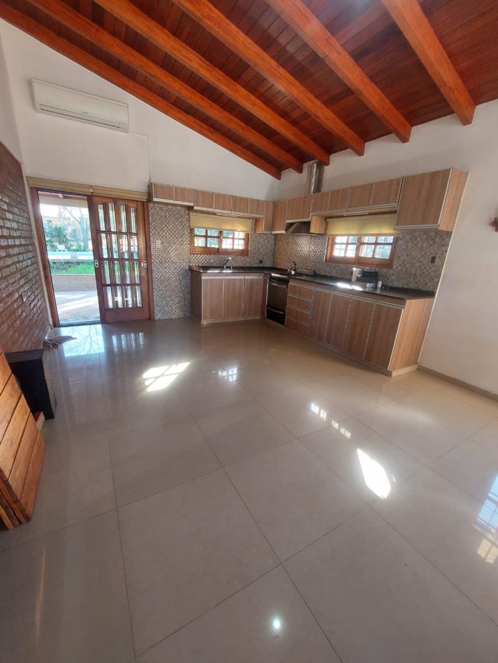 CASA EN VENTA EN COSQUIN, BARRIO EL CONDADO. CA209