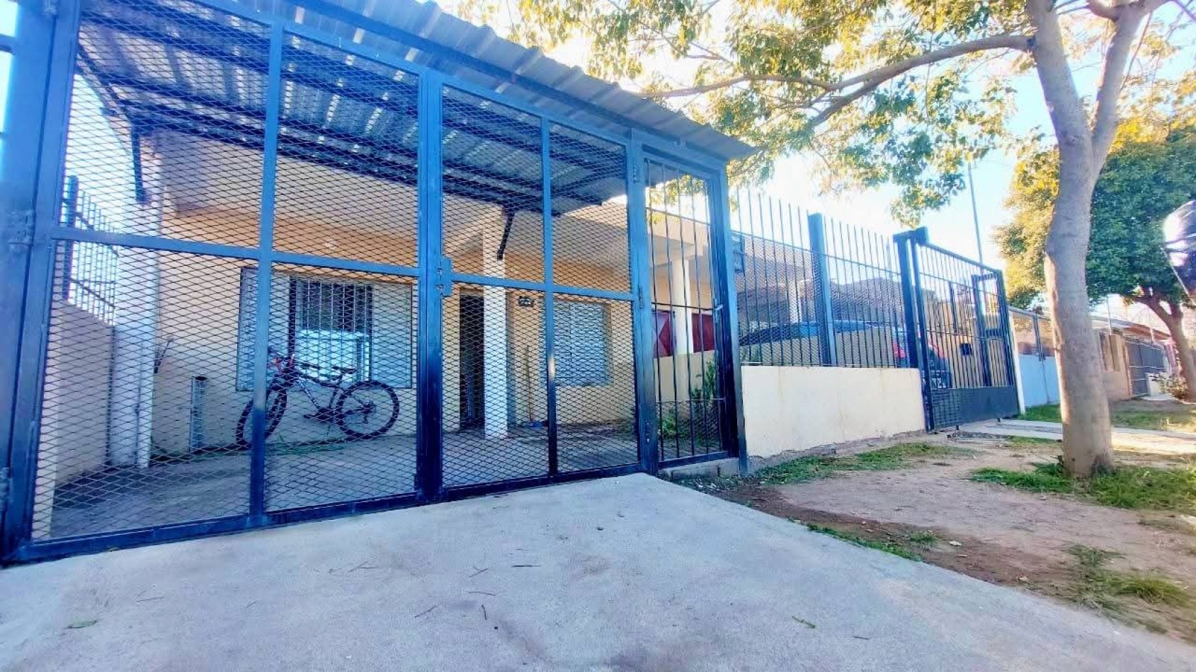 CASA EN VENTA EN MALVINAS ARGENTINAS, CORDOBA. SOBRE IMPORTANTE AVENIDA. CA188F.