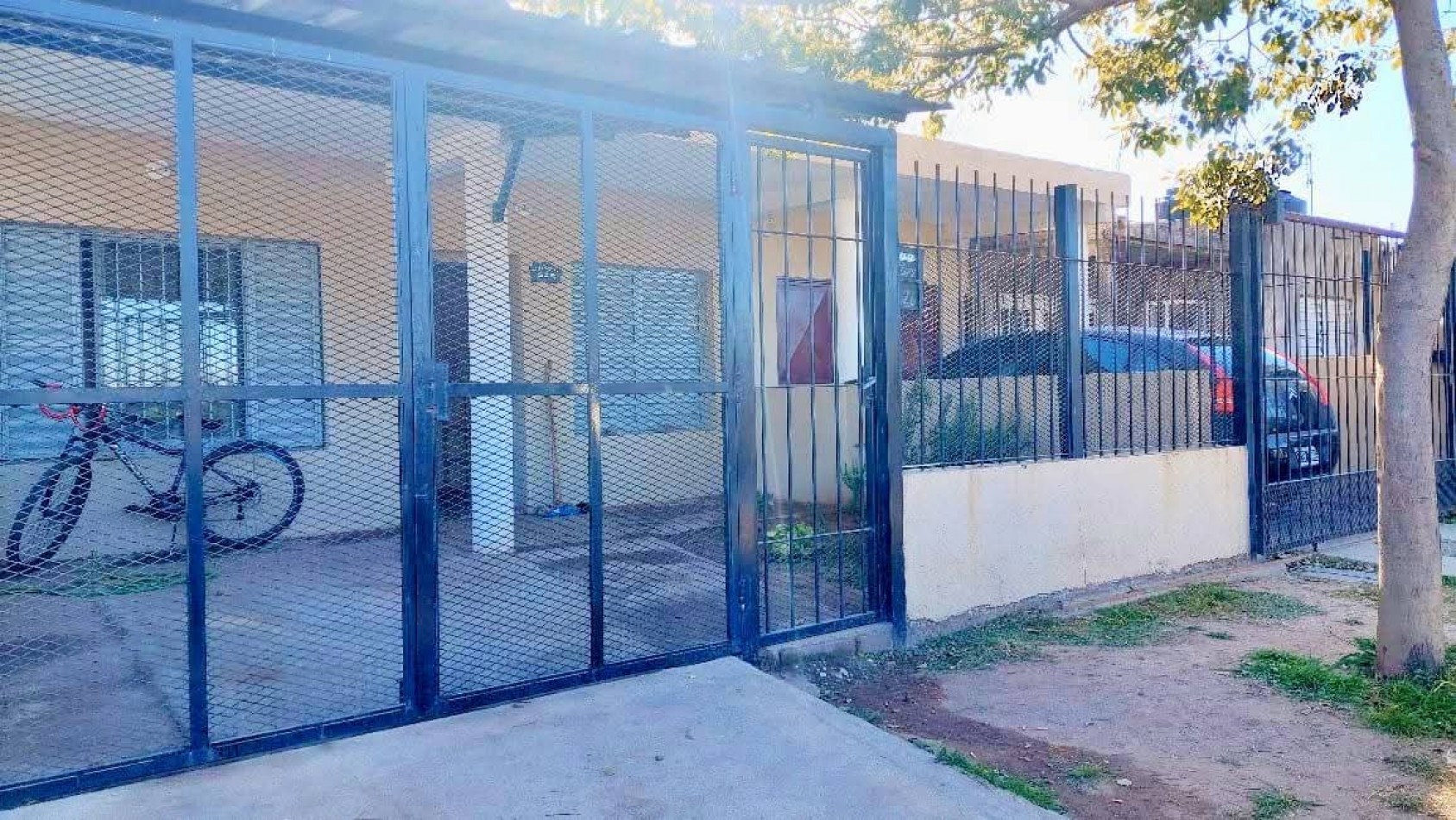 CASA EN VENTA EN MALVINAS ARGENTINAS, CORDOBA. SOBRE IMPORTANTE AVENIDA. CA188F.