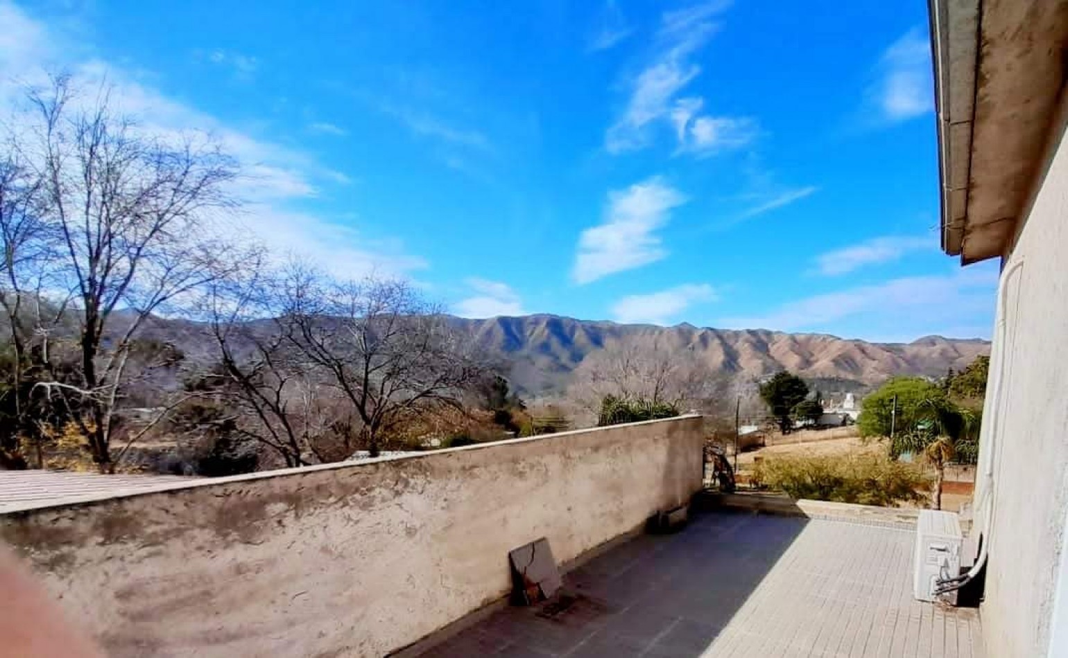 CASA APTA CREDITO HIPOTECARIO en VENTA EN BIALET MASSE, 3 DORMITORIOS Y PISCINA. CA30