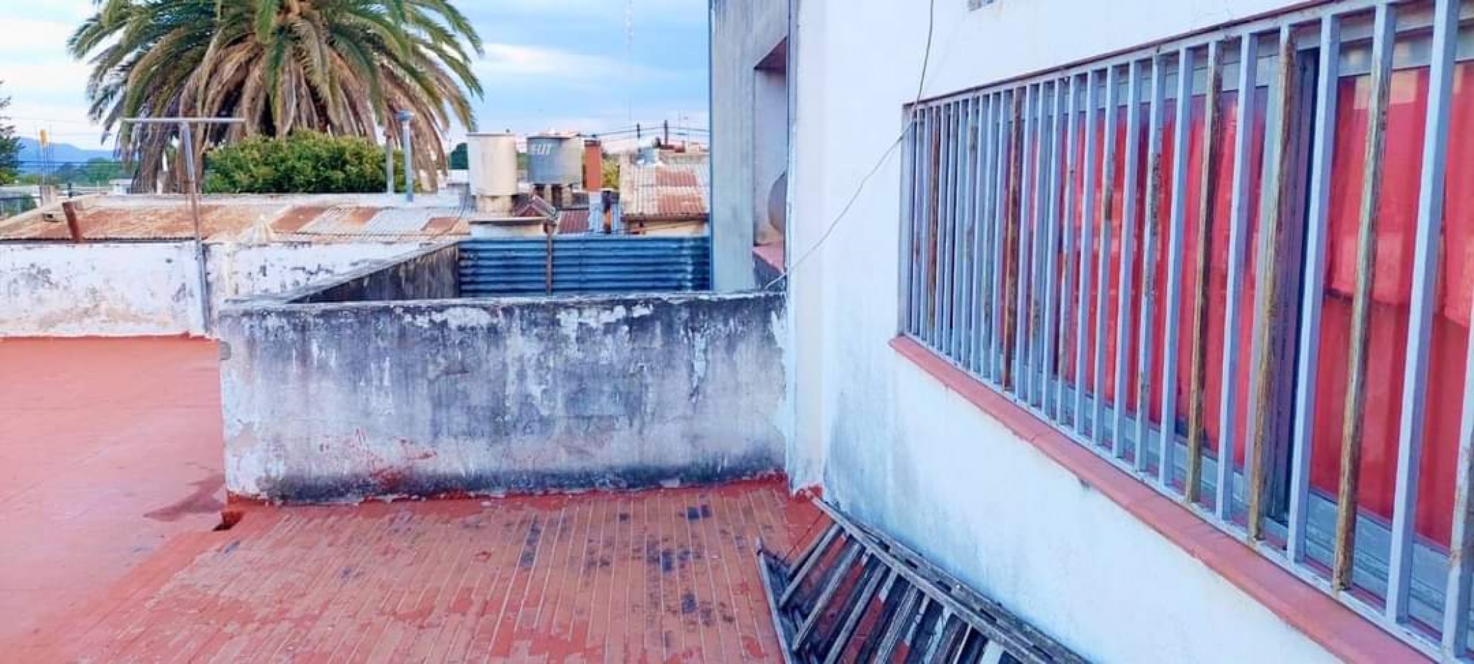 DEPARTAMENTO DE 3 DORMITORIOS EN VENTA EN EL CENTRO DE COSQUIN. CA184