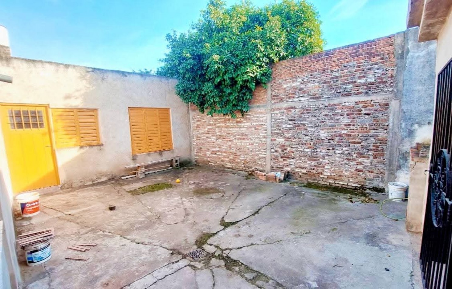 CASA EN VENTA EN BARRIO YOFRE SUD, CIUDAD DE CORDOBA. CA214
