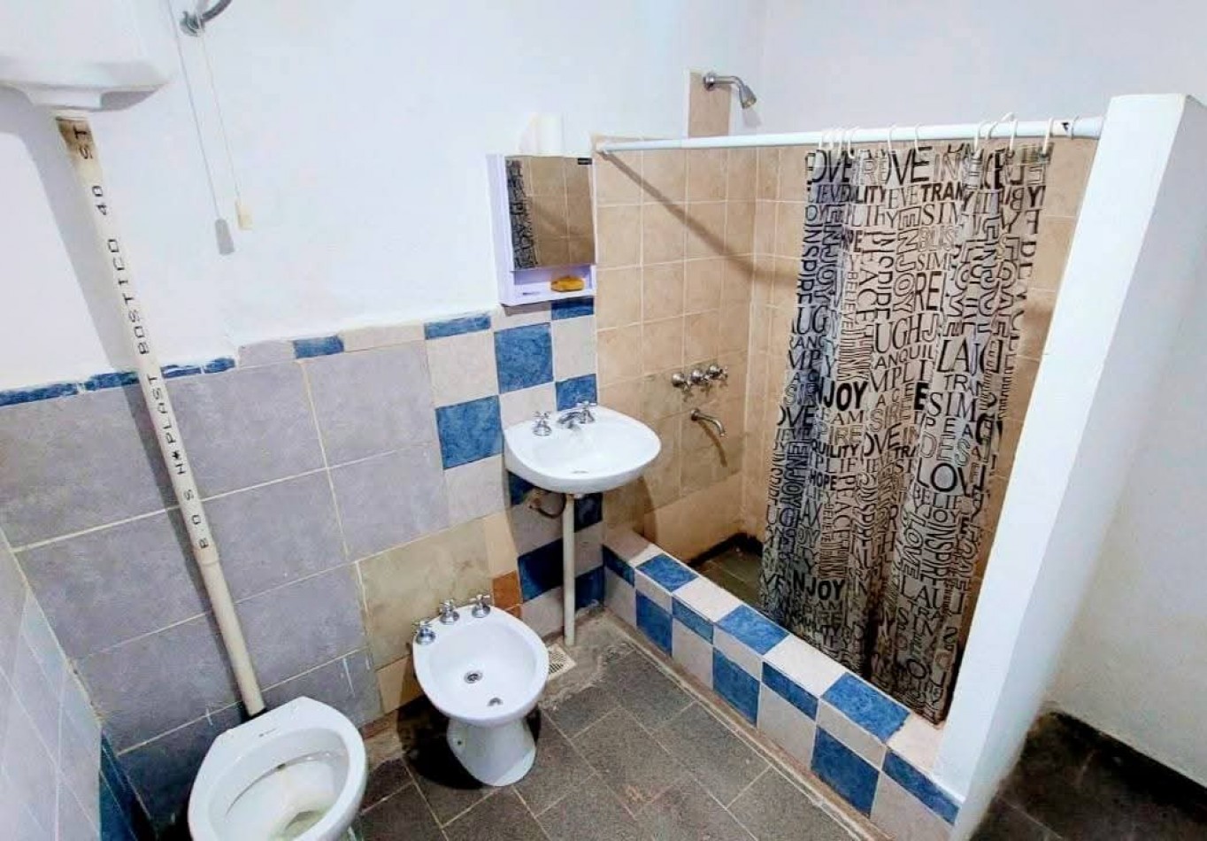 CASA EN VENTA EN BARRIO YOFRE SUD, CIUDAD DE CORDOBA. CA214