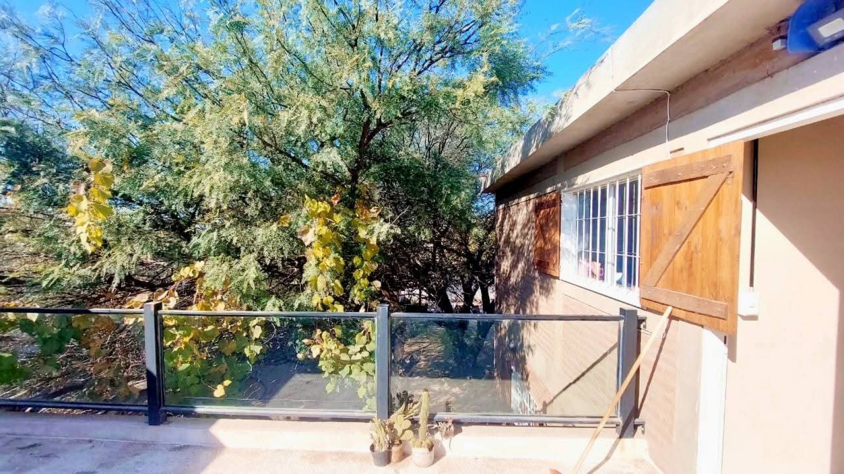 CASA EN VENTA EN MALVINAS ARGENTINAS, CORDOBA. SOBRE IMPORTANTE AVENIDA. CA188F.