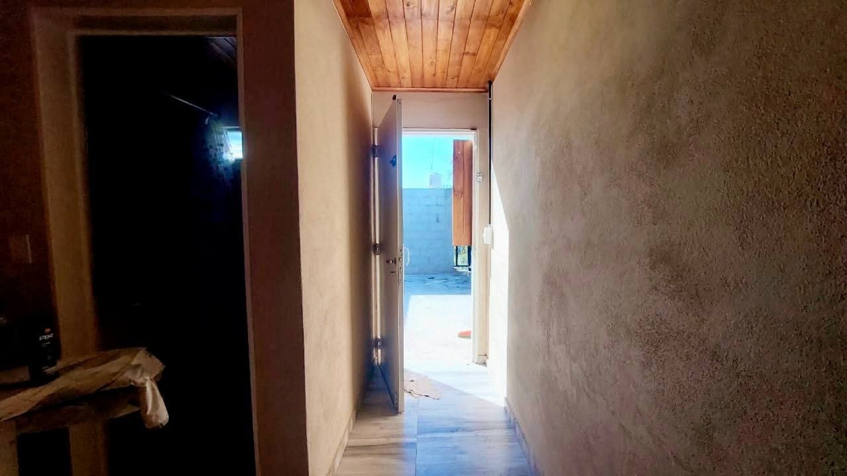 CASA EN VENTA EN MALVINAS ARGENTINAS, CORDOBA. SOBRE IMPORTANTE AVENIDA. CA188F.