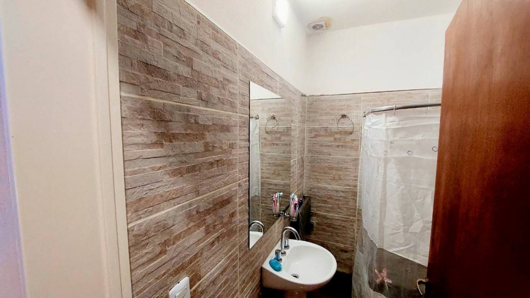 CASA EN VENTA EN MALVINAS ARGENTINAS, CORDOBA. SOBRE IMPORTANTE AVENIDA. CA188F.