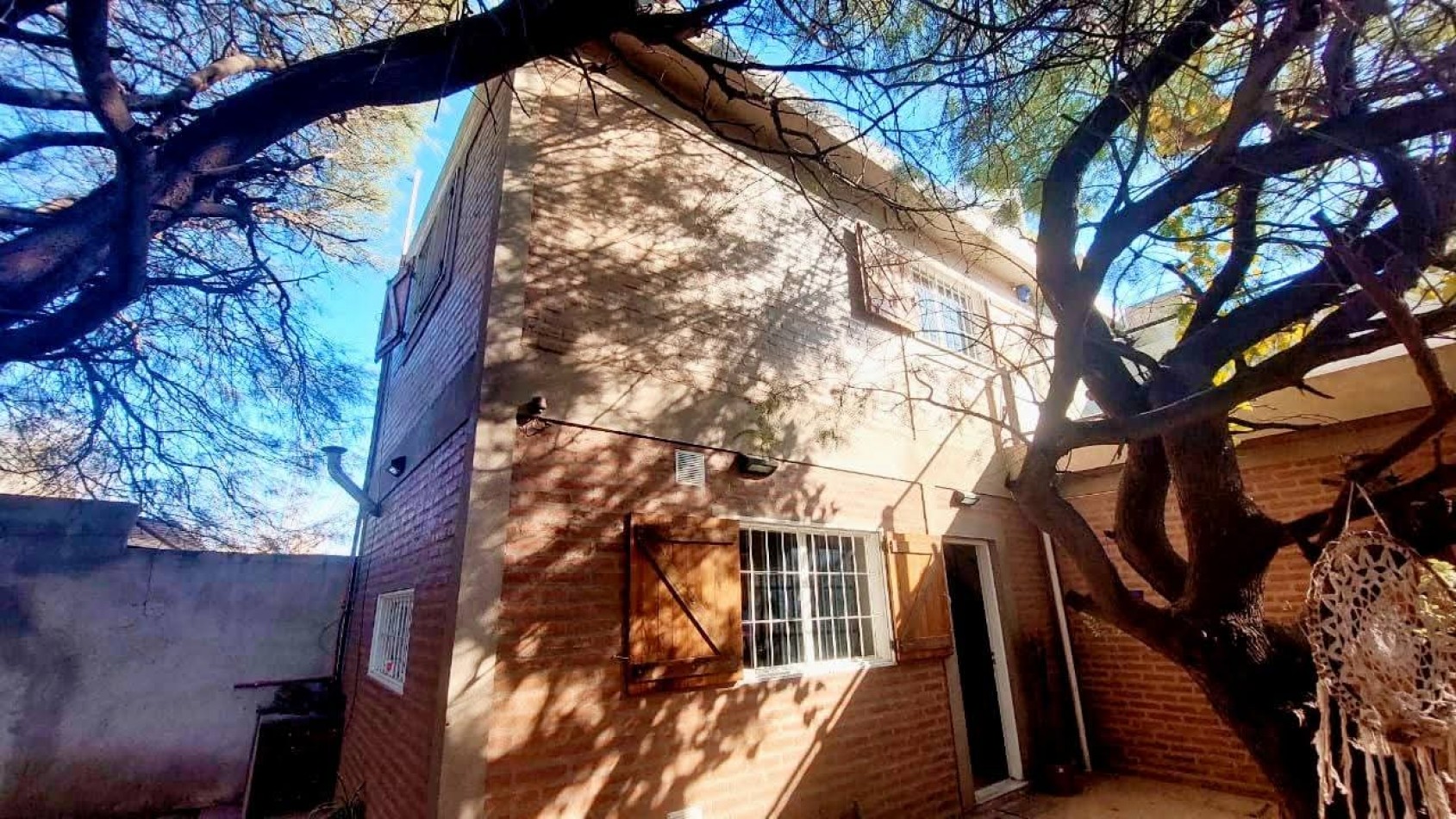 CASA EN VENTA EN MALVINAS ARGENTINAS, CORDOBA. SOBRE IMPORTANTE AVENIDA. CA188F.