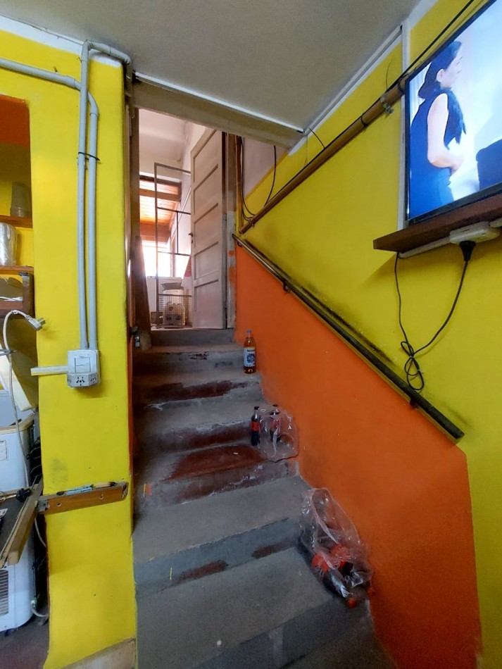 CASA MAS LOCAL A LA VENTA EN COSQUIN, SOBRE AV SAN MARTIN. CA232