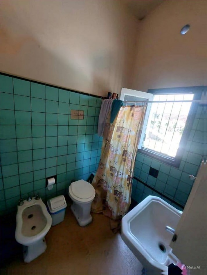 CASA MAS LOCAL A LA VENTA EN COSQUIN, SOBRE AV SAN MARTIN. CA232