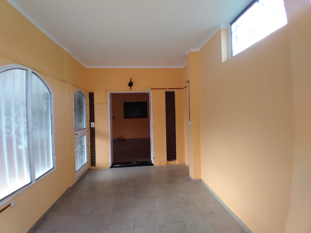 CASA MAS LOCAL COMERCIAL EN VENTA EN COSQUIN ZONA TRIBUNALES. CA233.