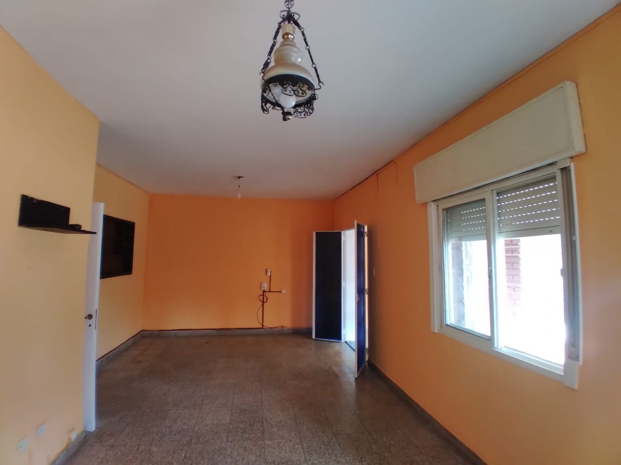 CASA MAS LOCAL COMERCIAL EN VENTA EN COSQUIN ZONA TRIBUNALES. CA233.