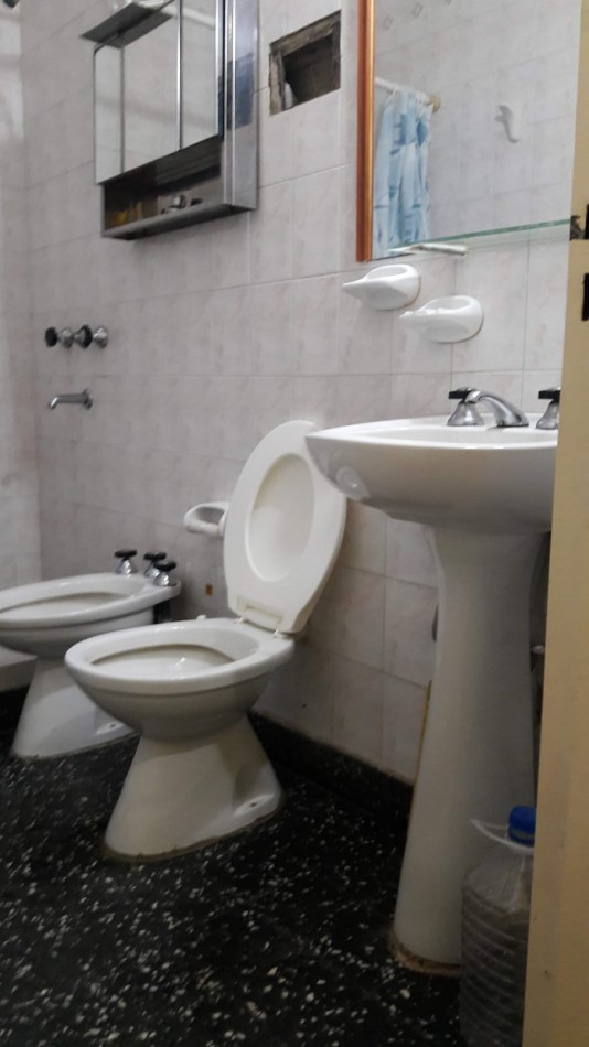 CASA MAS LOCAL COMERCIAL EN VENTA EN COSQUIN ZONA TRIBUNALES. CA233.