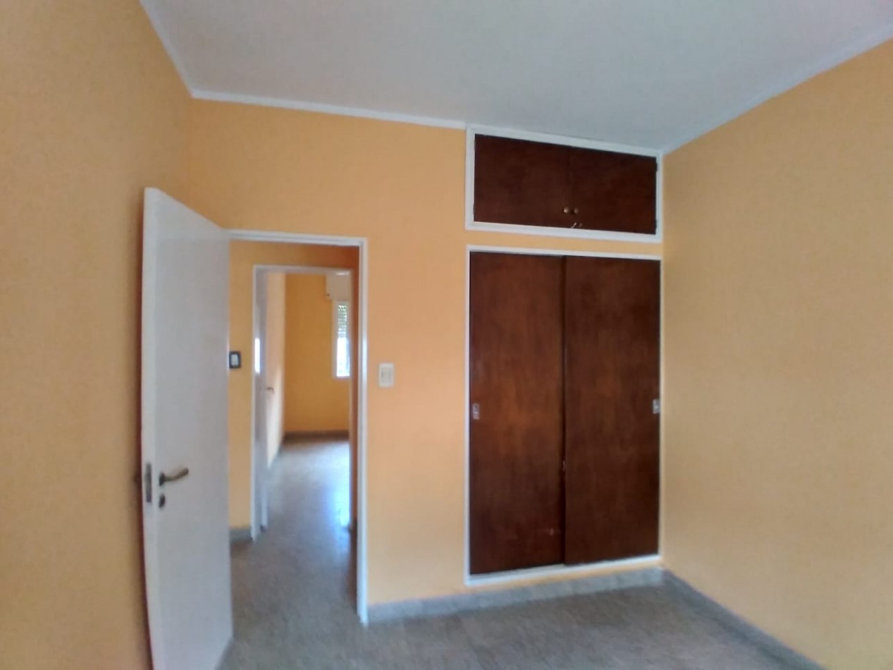 CASA MAS LOCAL COMERCIAL EN VENTA EN COSQUIN ZONA TRIBUNALES. CA233.
