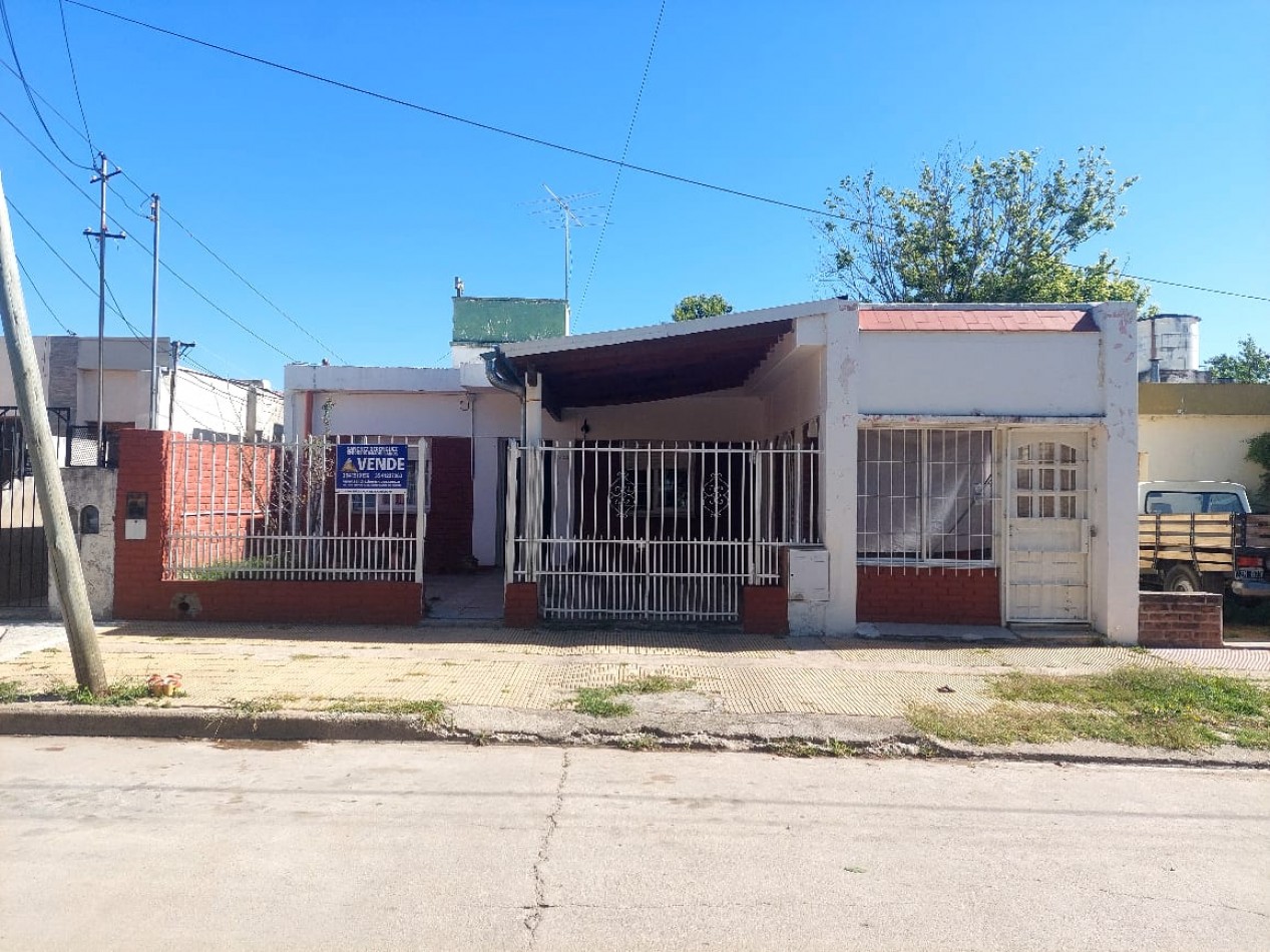 CASA MAS LOCAL COMERCIAL EN VENTA EN COSQUIN ZONA TRIBUNALES. CA233.