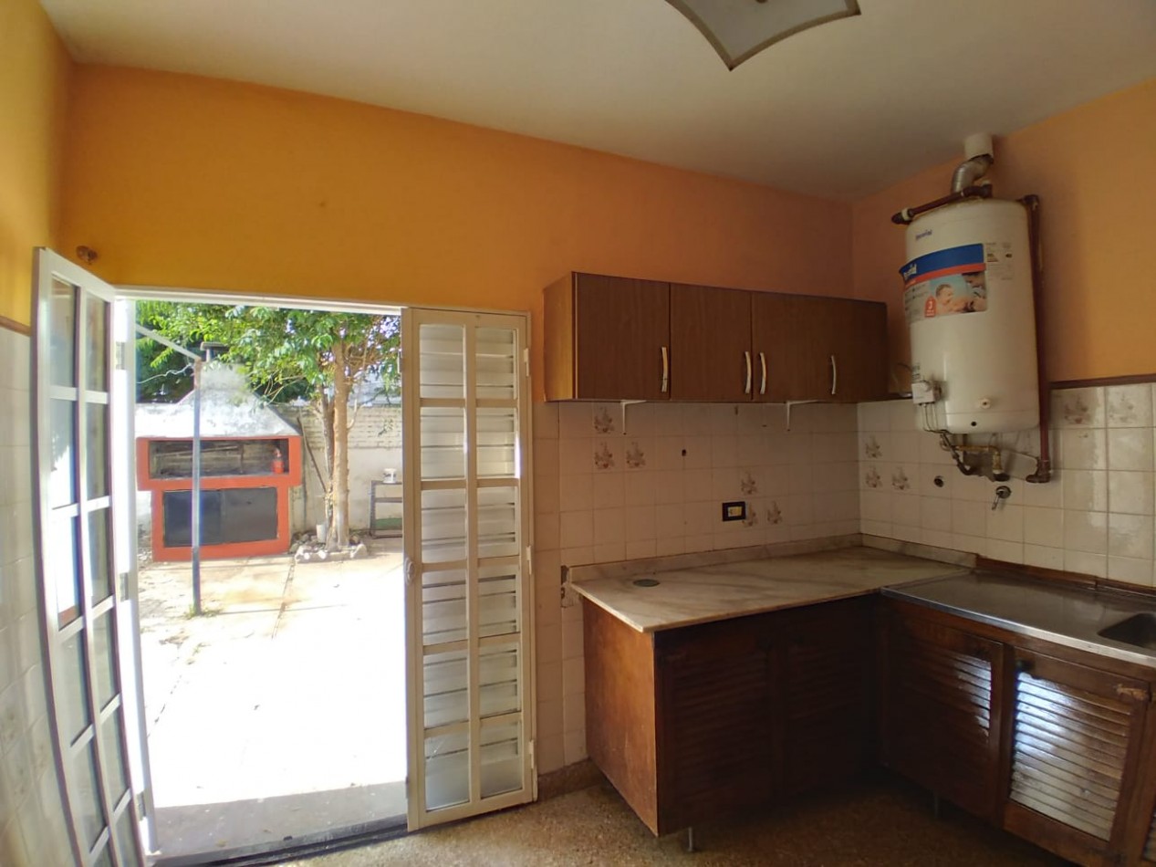 CASA MAS LOCAL COMERCIAL EN VENTA EN COSQUIN ZONA TRIBUNALES. CA233.