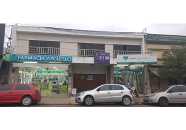 TERRENO CON CONSTRUCCION EN VENTA EN CENTRO DE LA CIUDAD DE COSQUIN. CA185