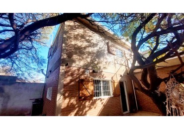 CASA EN VENTA EN MALVINAS ARGENTINAS, CORDOBA. SOBRE IMPORTANTE AVENIDA. CA188F.