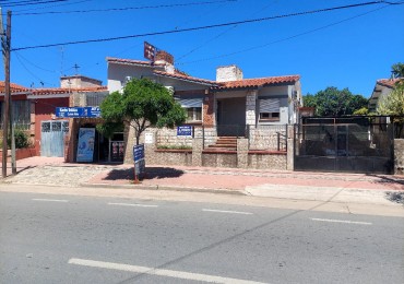 CASA MAS LOCAL A LA VENTA EN COSQUIN, SOBRE AV SAN MARTIN. CA232